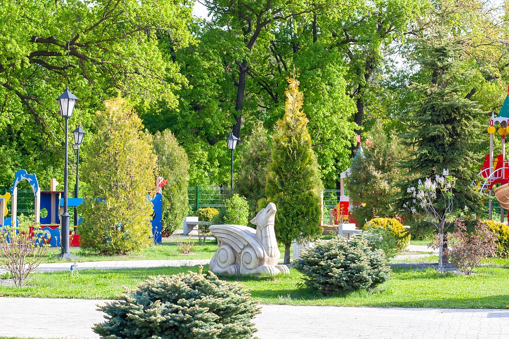 Скульптура волка